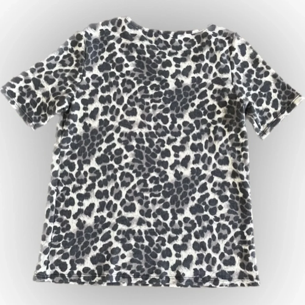 Women’s Bibi Leopard print shirt (S-M) - Picture 2 of 3